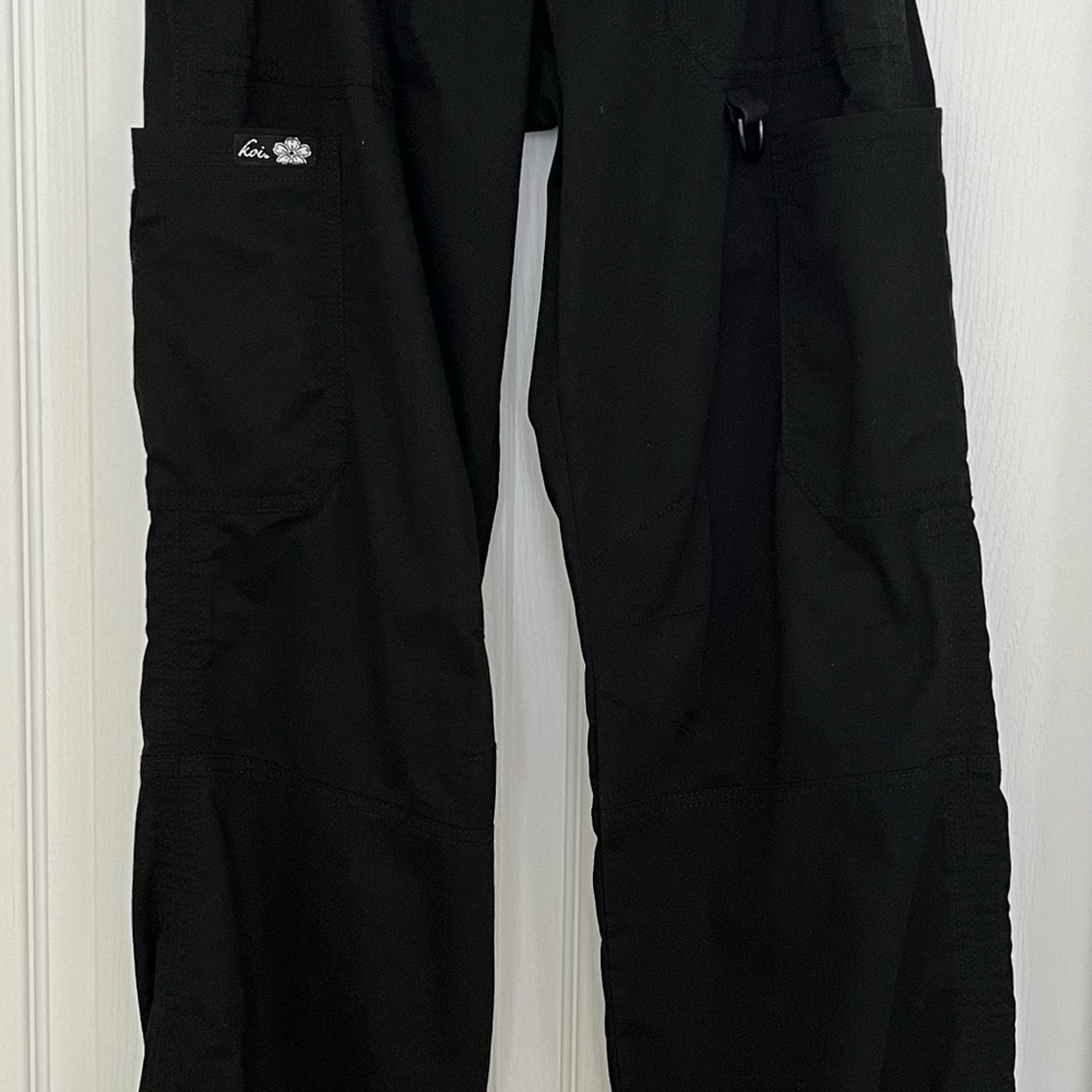 Scrub cargo pants